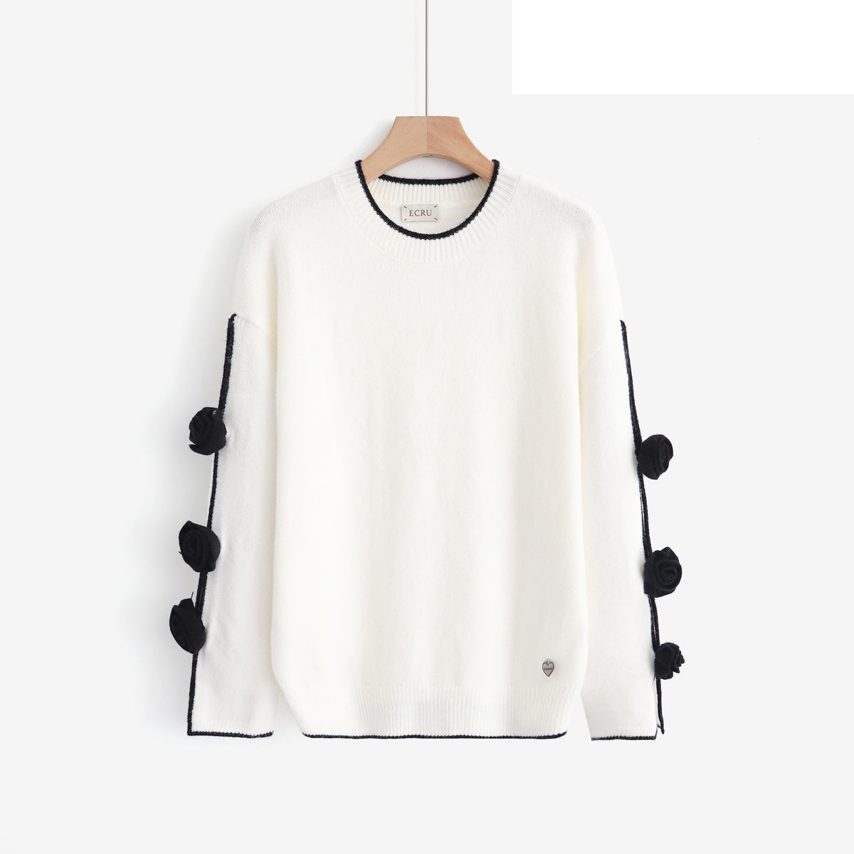LURL4 White Rose Line Sweater