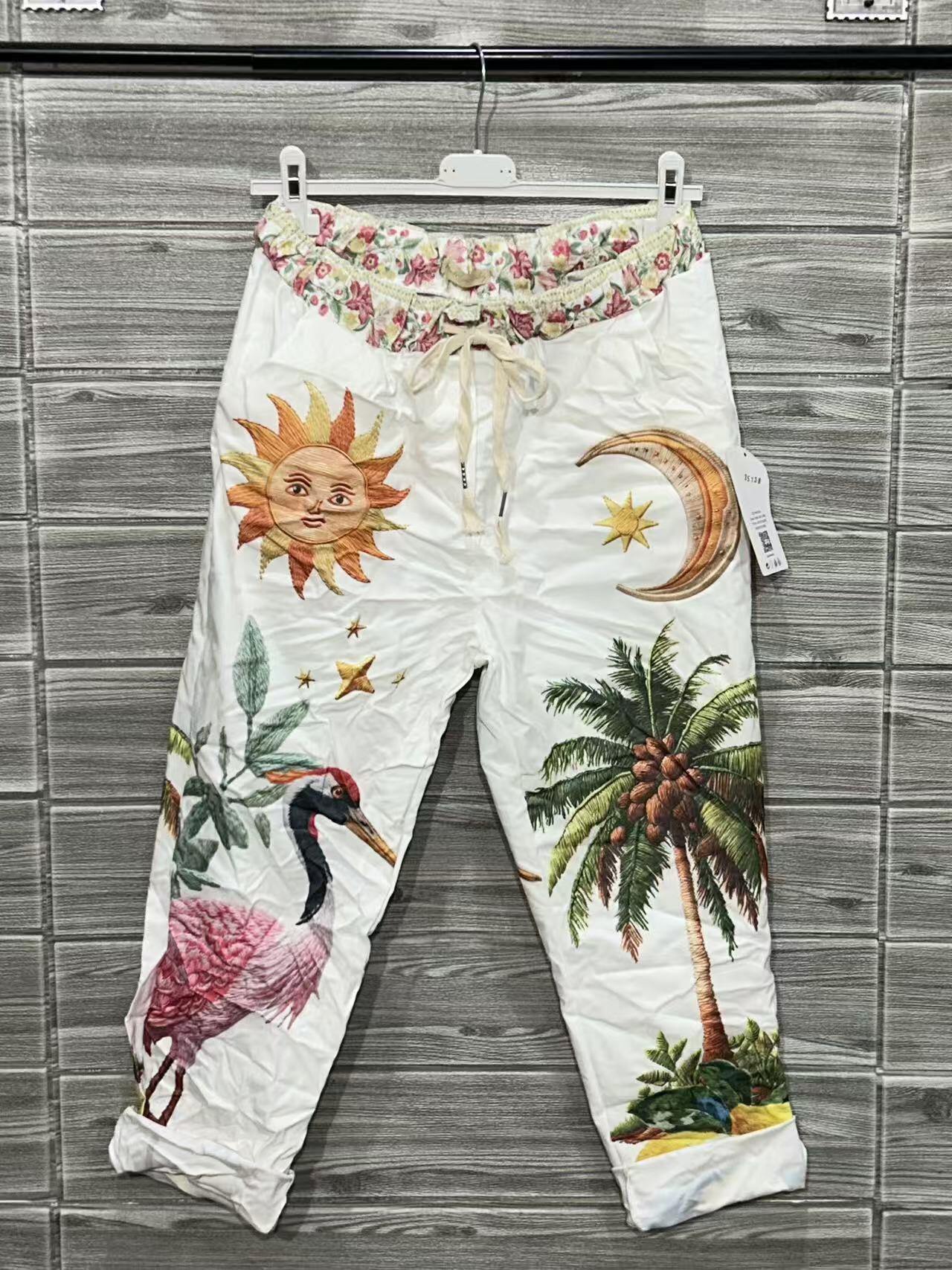 ZOPNT1WH Riviera Icons Print Pants White