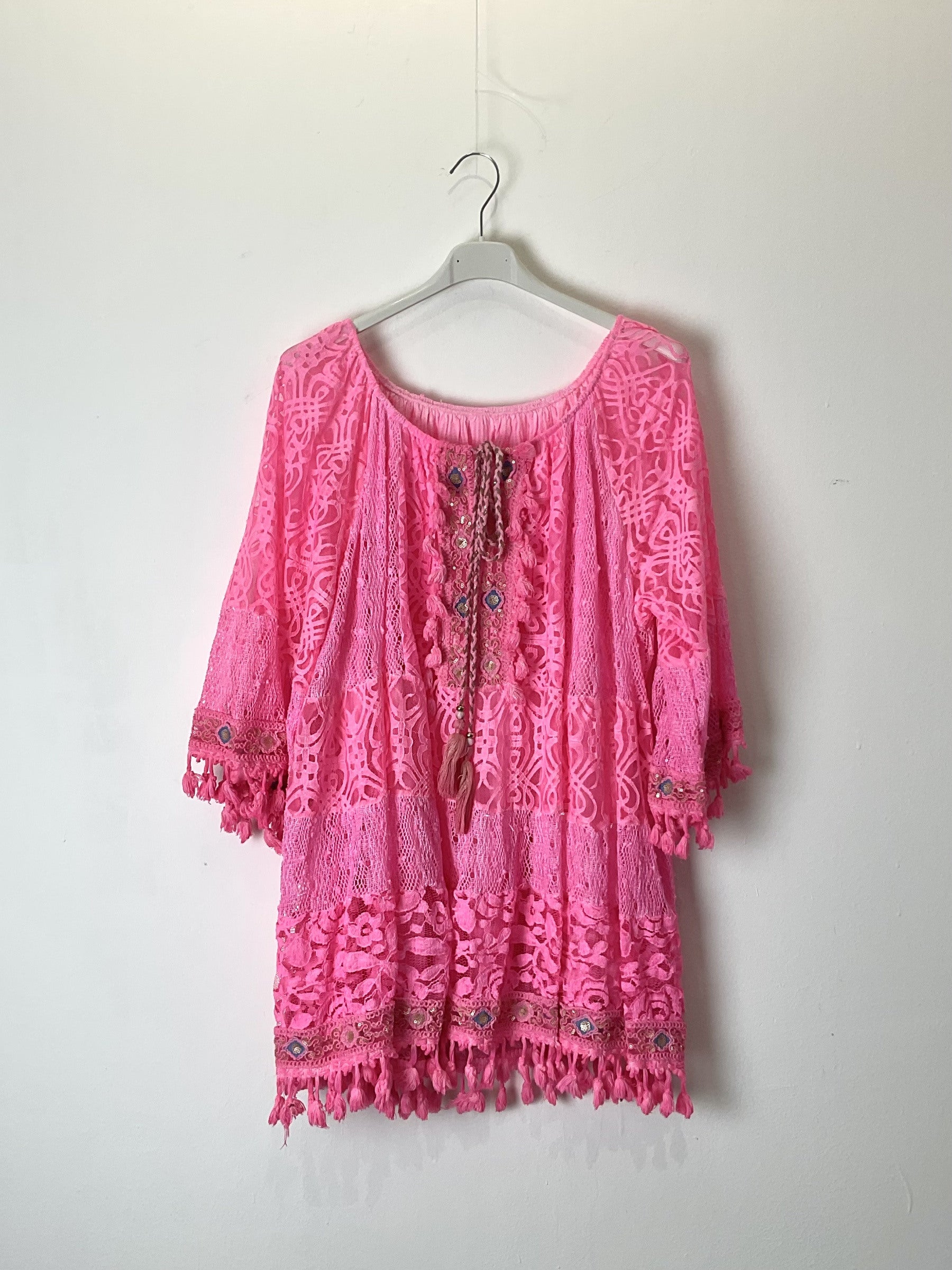 TDBFD Boho Short Dress Lace Tassels — Fuchsia
