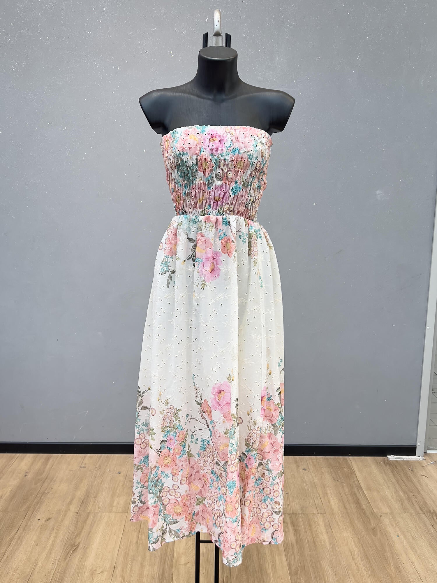 VLEFDBS Cotton Eyelet Floral Strapless Maxi Dress Blush