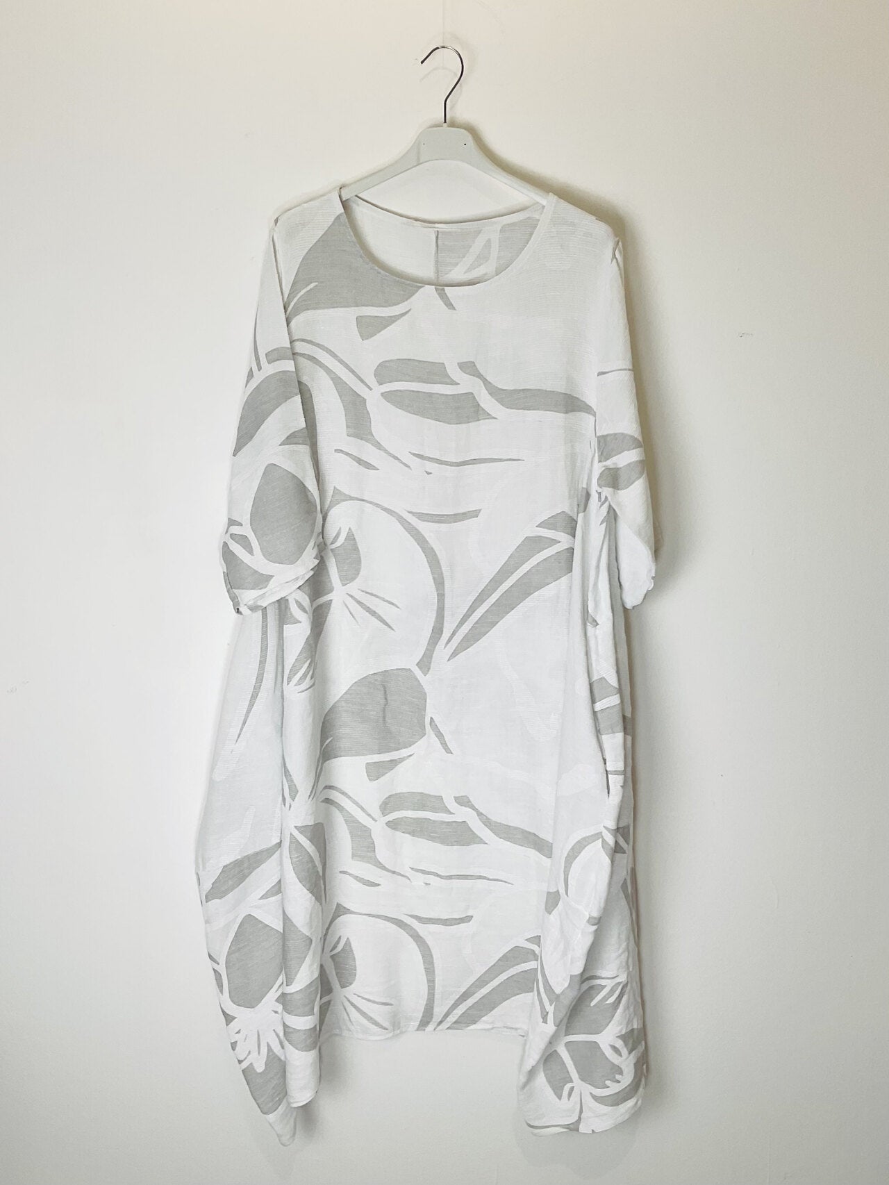TDLFM Leaf Print Midi Dress — White