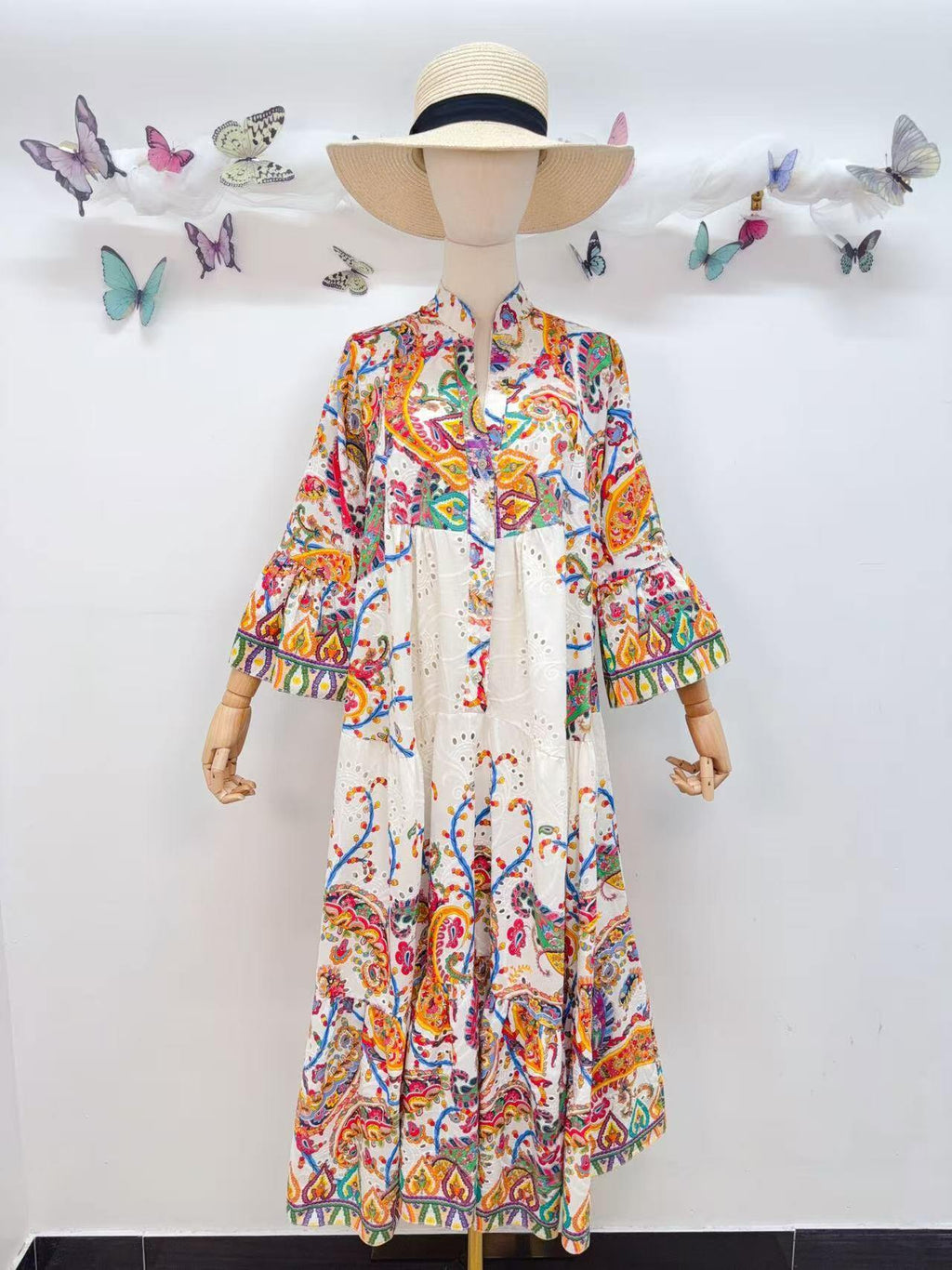 Loowie Embroidered Print in Multicolor