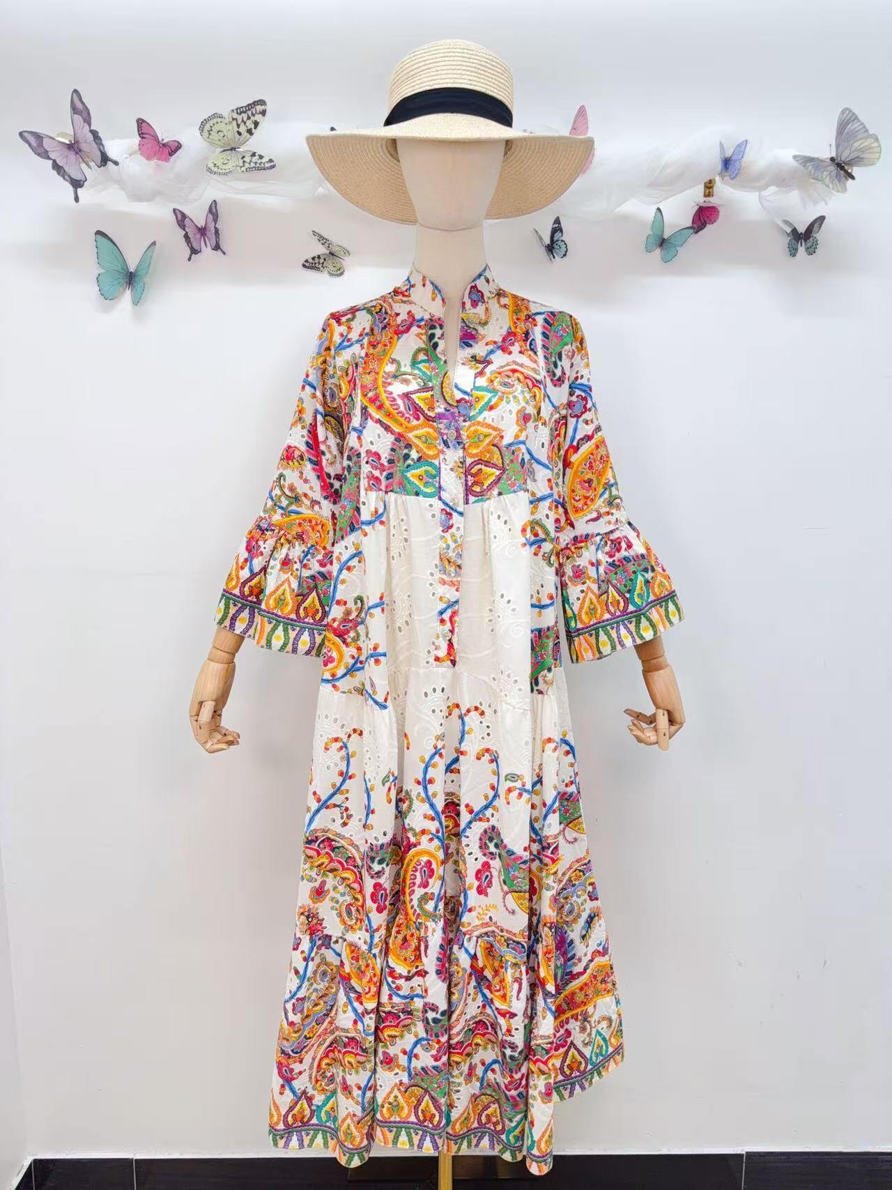 Loowie Embroidered Print in Multicolor
