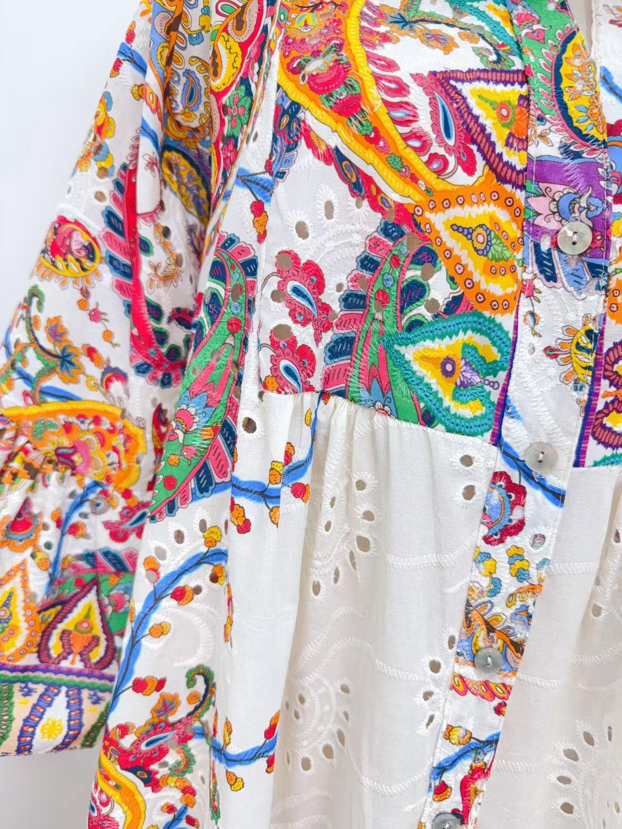 Loowie Embroidered Print in Multicolor