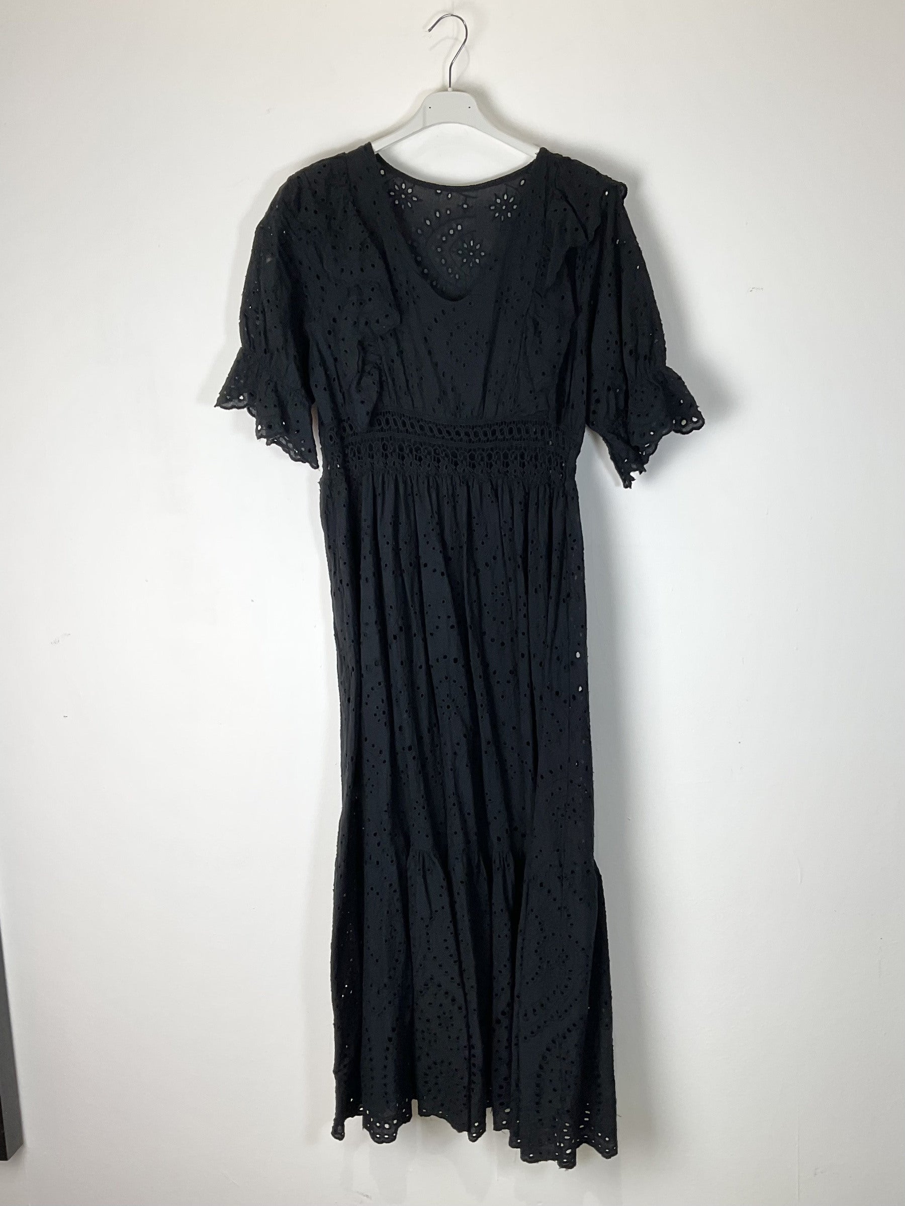 TDLED Long V-Neck Eyelet Ruffle Dress — Black