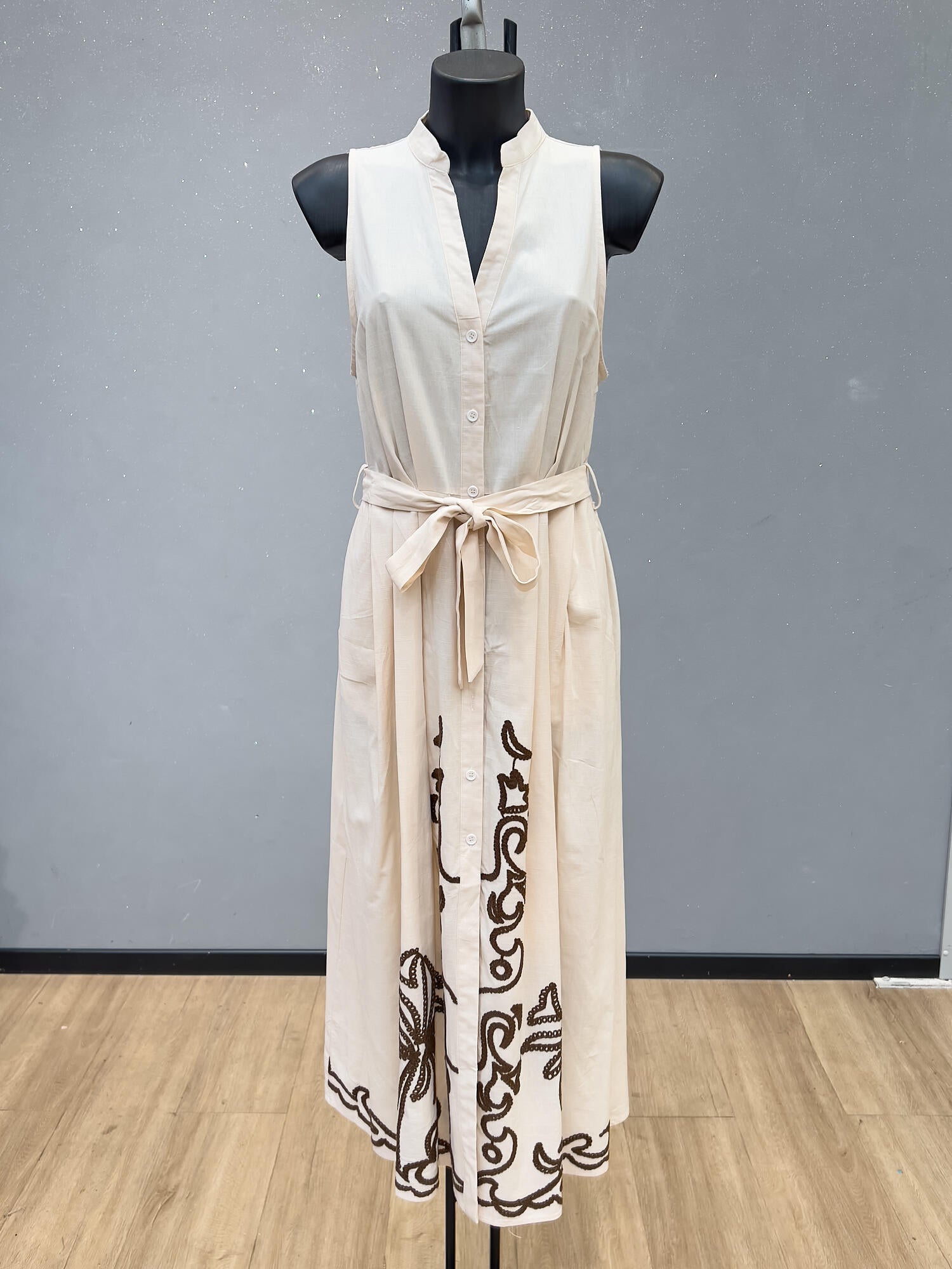 VLSEDIV Sleeveless Embroidered Dress Ivory