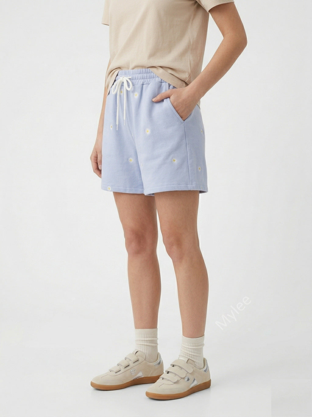 Daisies Fleece Shorts Sky Blue