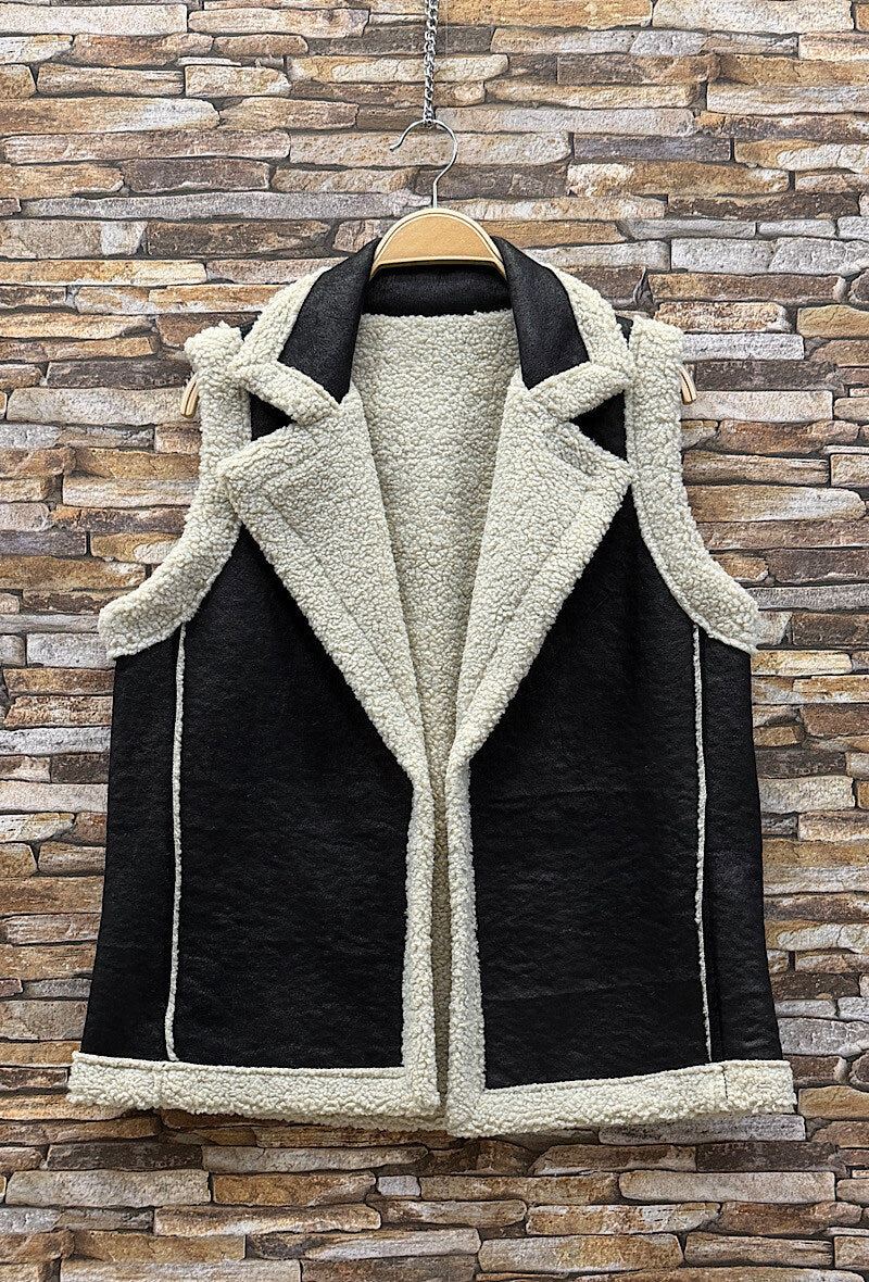 ES20 Black Sleeveless Coat