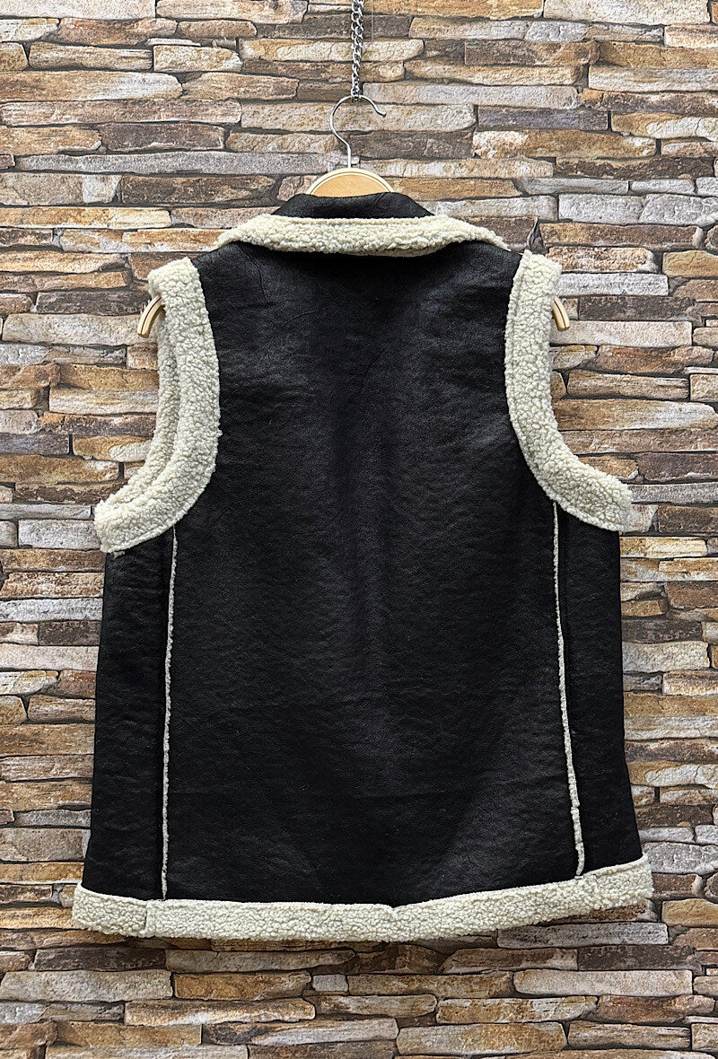 ES20 Black Sleeveless Coat