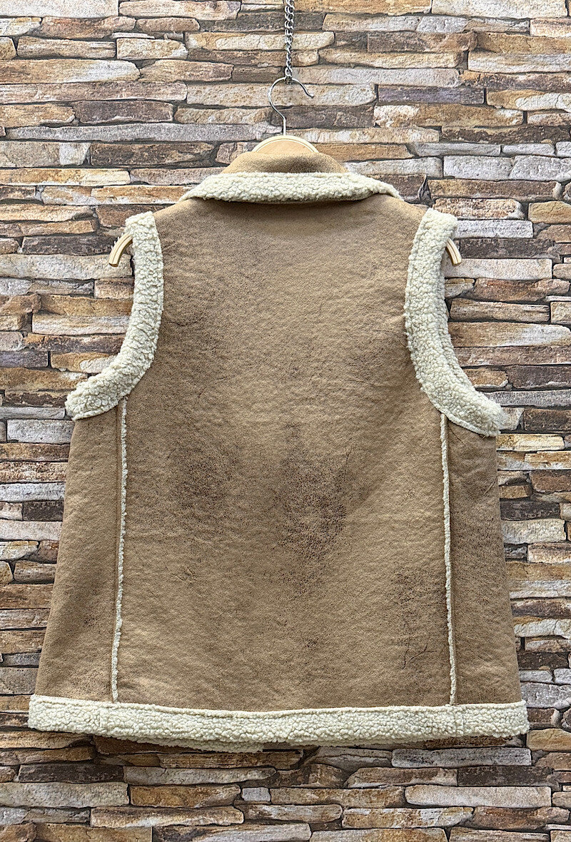 ES22 Caramel Sleeveless Coat