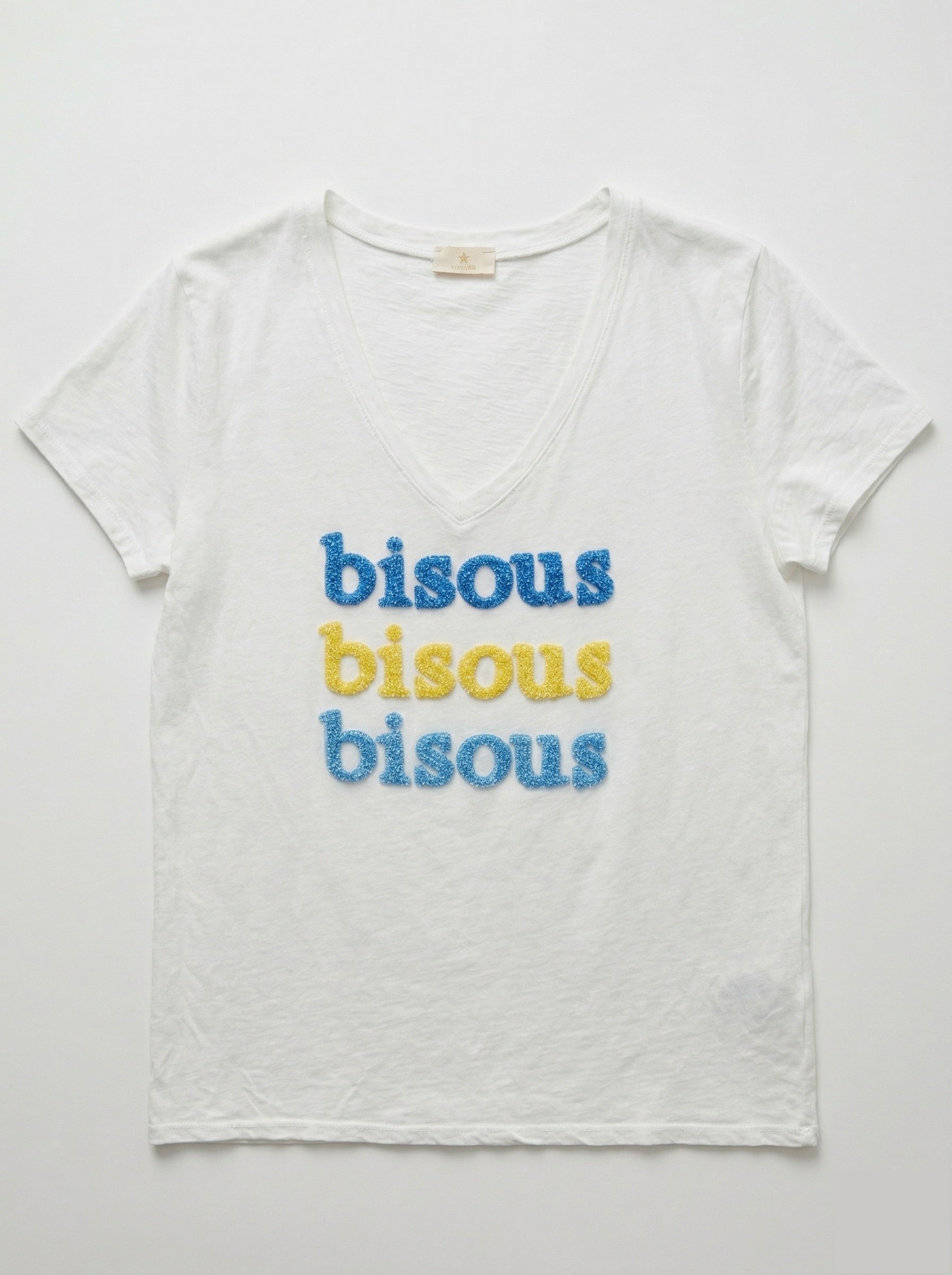MYWEKSB White T-shirt with Embossed Kiss Sky Blue