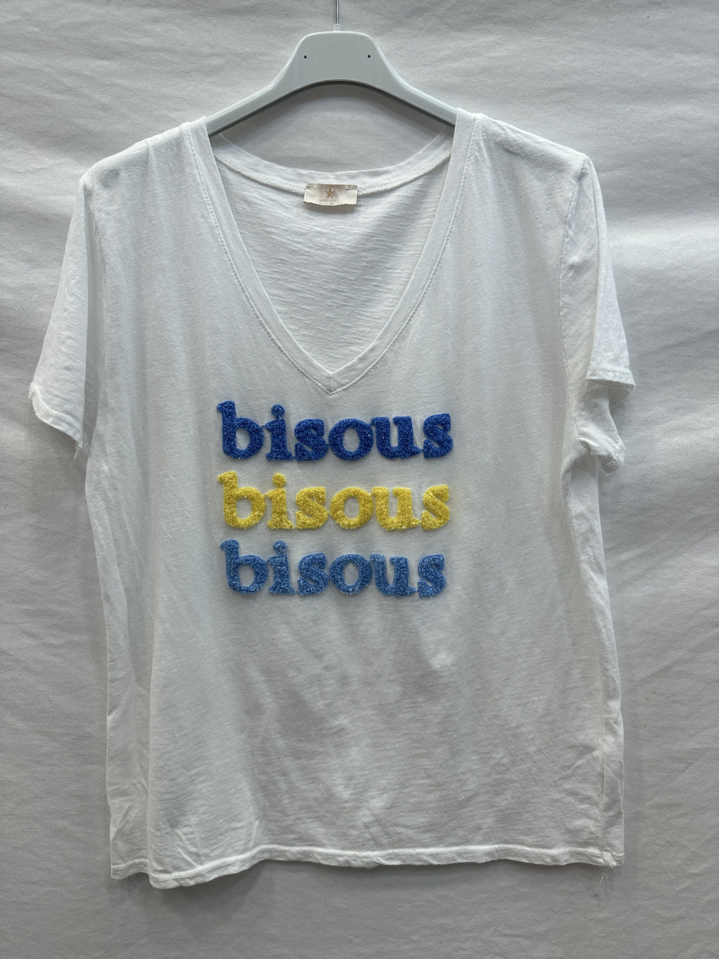 MYWEKSB White T-shirt with Embossed Kiss Sky Blue
