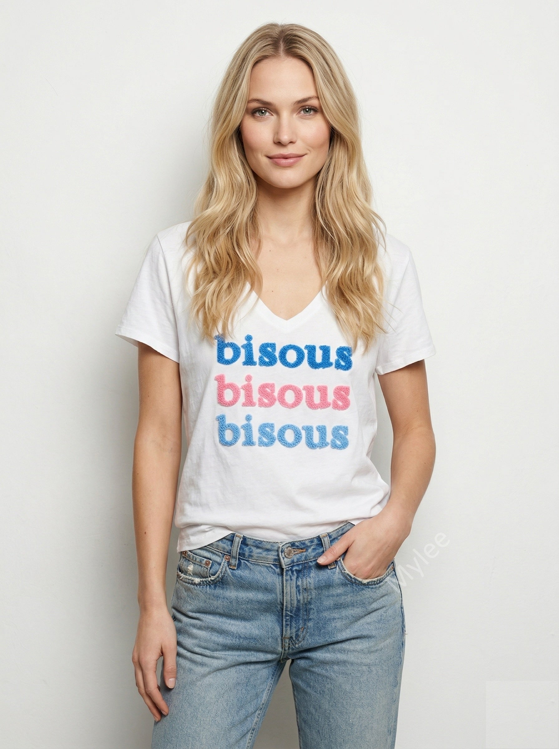 MYWEKBL White T-shirt with Embossed Kiss Blue
