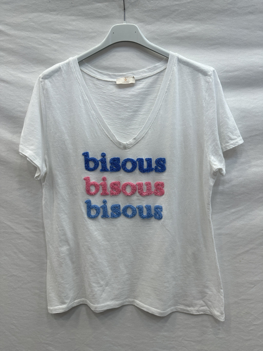 MYWEKBL White T-shirt with Embossed Kiss Blue