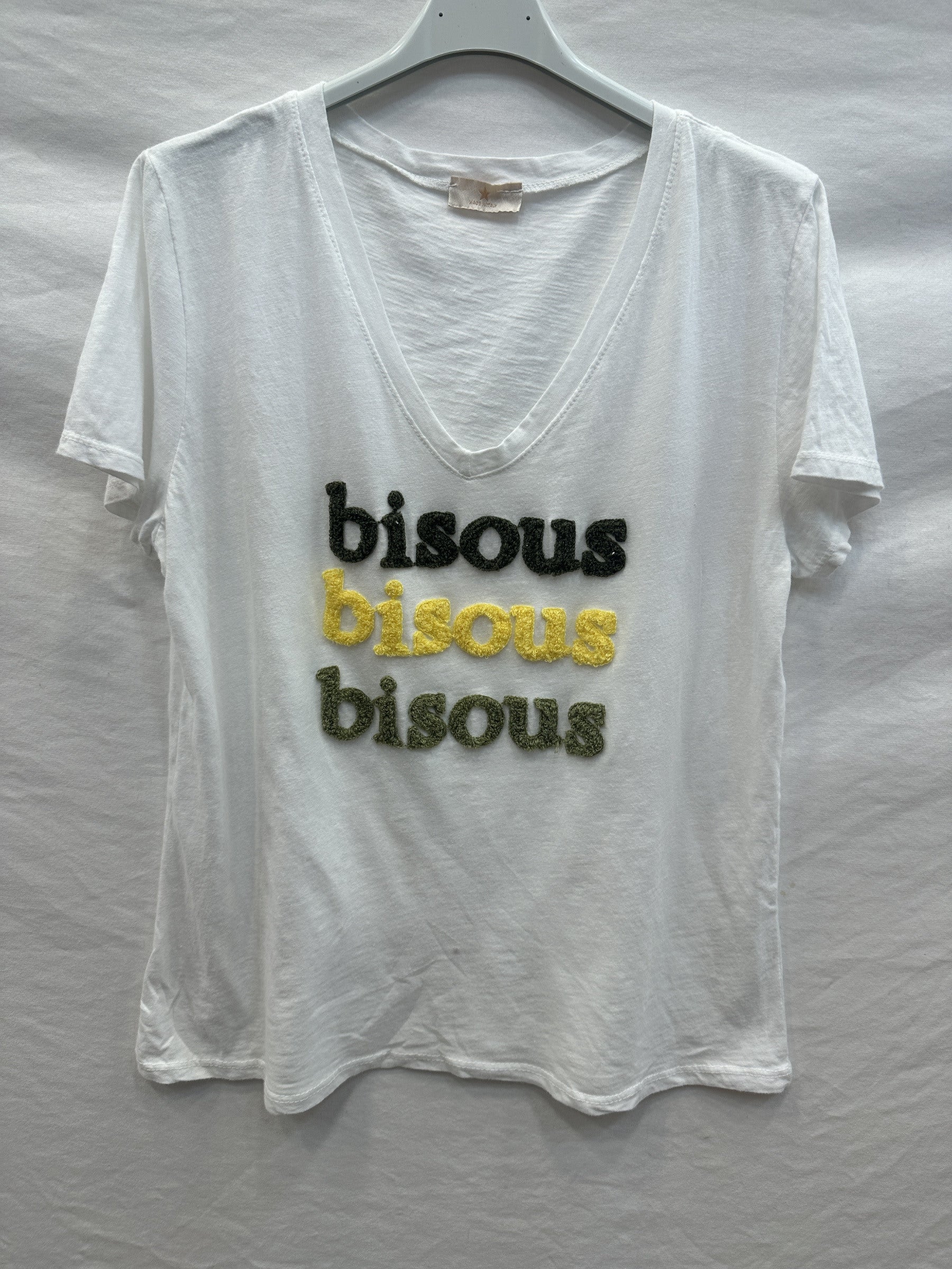 MYWEKKK White T-shirt with Embossed Kiss Kaki