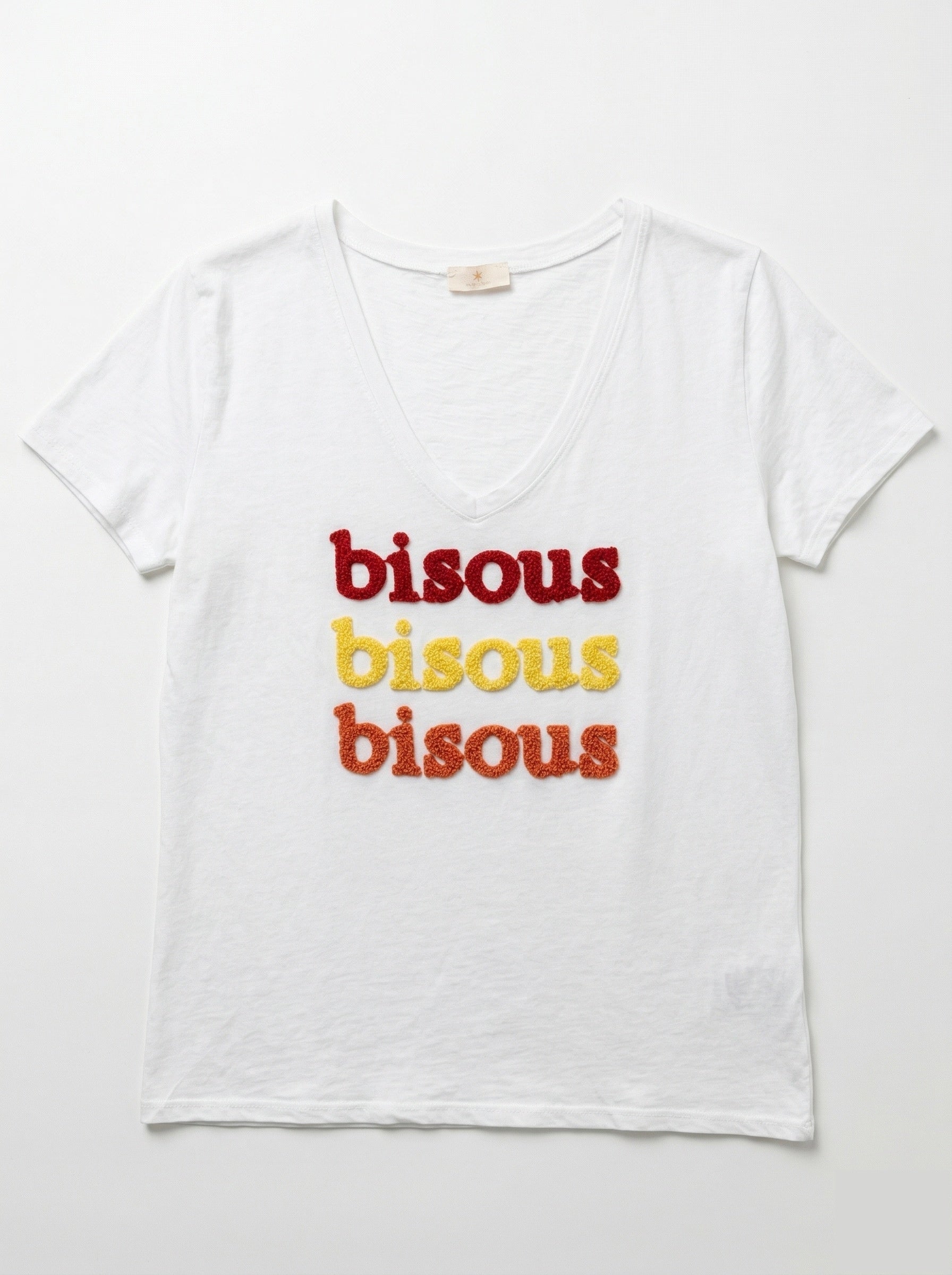 MYWEKR White T-shirt with Embossed Kiss Red