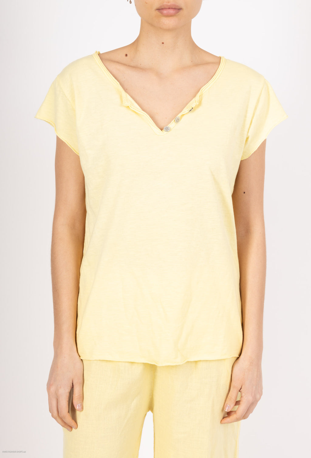 MYCTLY T-shirt Tunisian Collar Light Yellow
