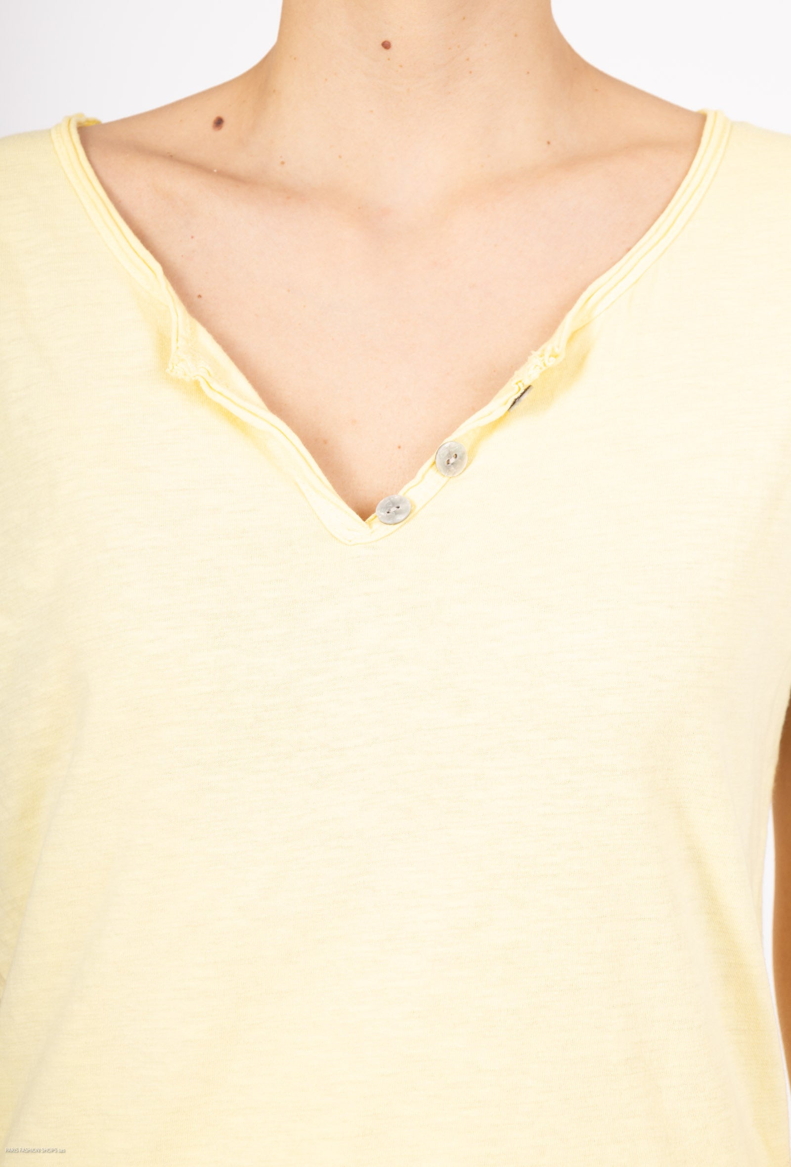 MYCTLY T-shirt Tunisian Collar Light Yellow