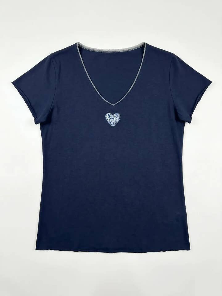 MYVLHNV V-Neck T-shirt with Liberty Heart Navy