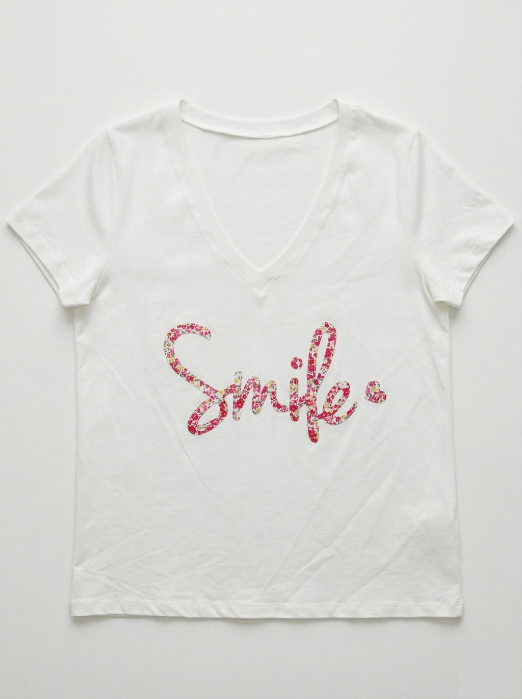 MYSVCRM "Smile" V-neck T-shirt Carmine