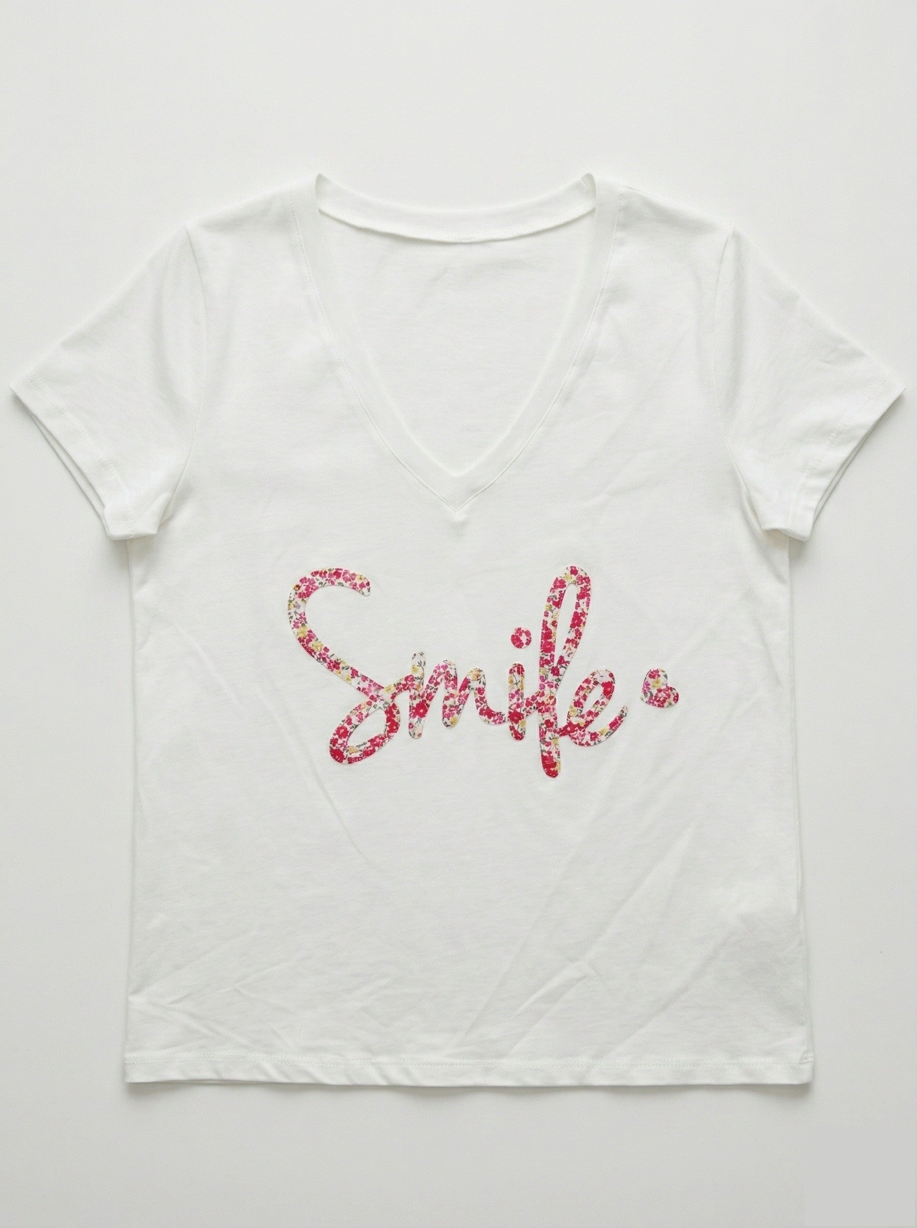 MYSVCRM "Smile" V-neck T-shirt Carmine