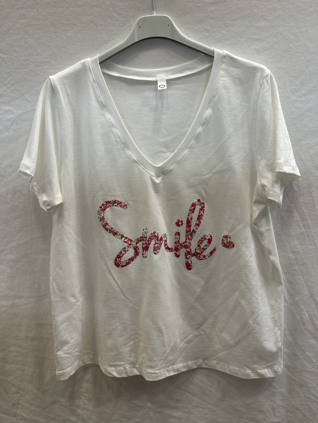 MYSVCRM "Smile" V-neck T-shirt Carmine