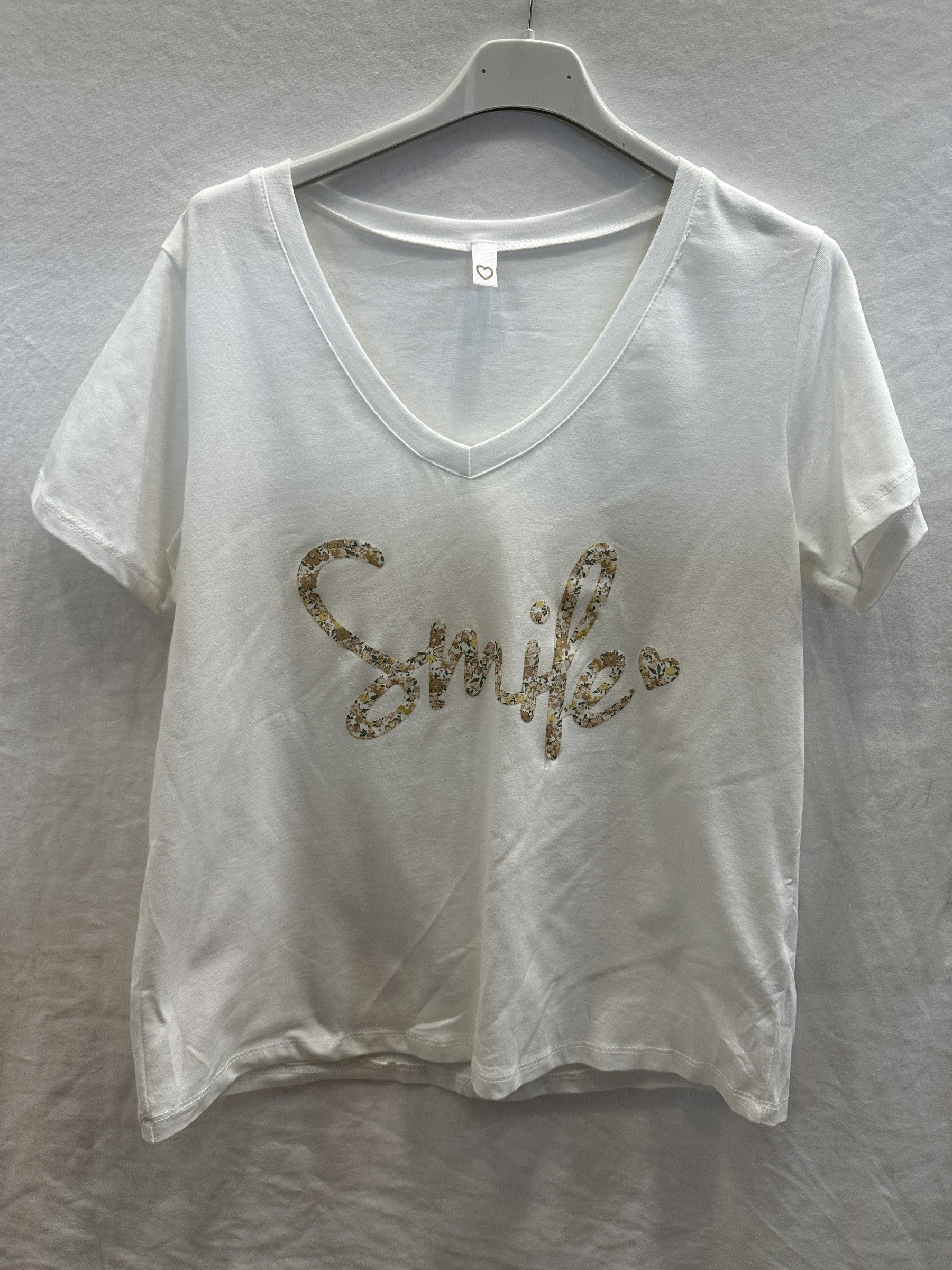 MYSVIV "Smile" V-neck T-shirt Ivory