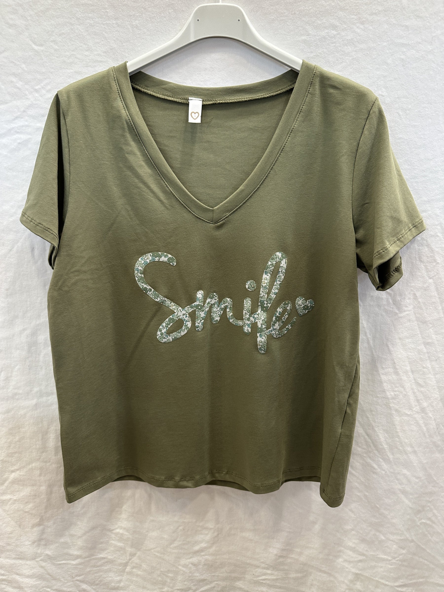 MYSVOL "Smile" V-neck T-shirt Olive