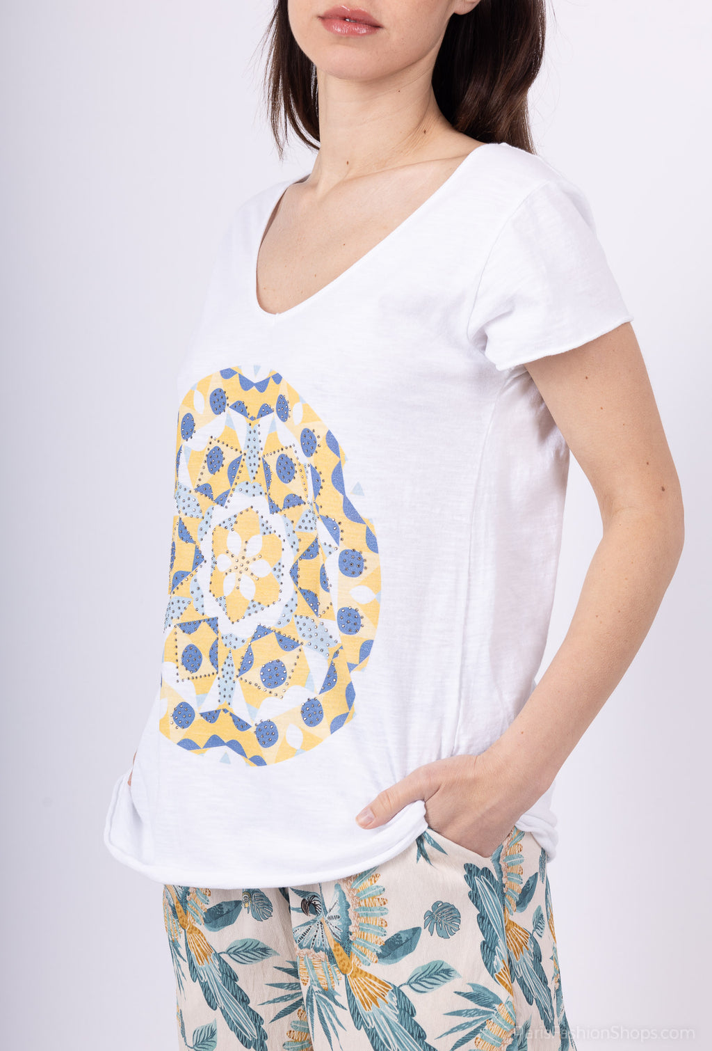 MYCPYRRW Cotton t-shirt printed with yellow round rhinestones White