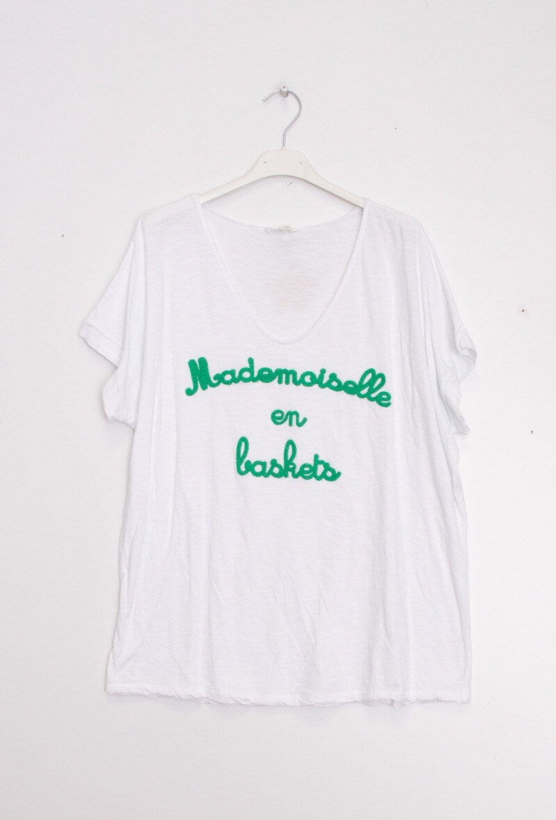 MYMEBFFGR T-shirt "Mademoiselle en baskets" Flocked White Background Green