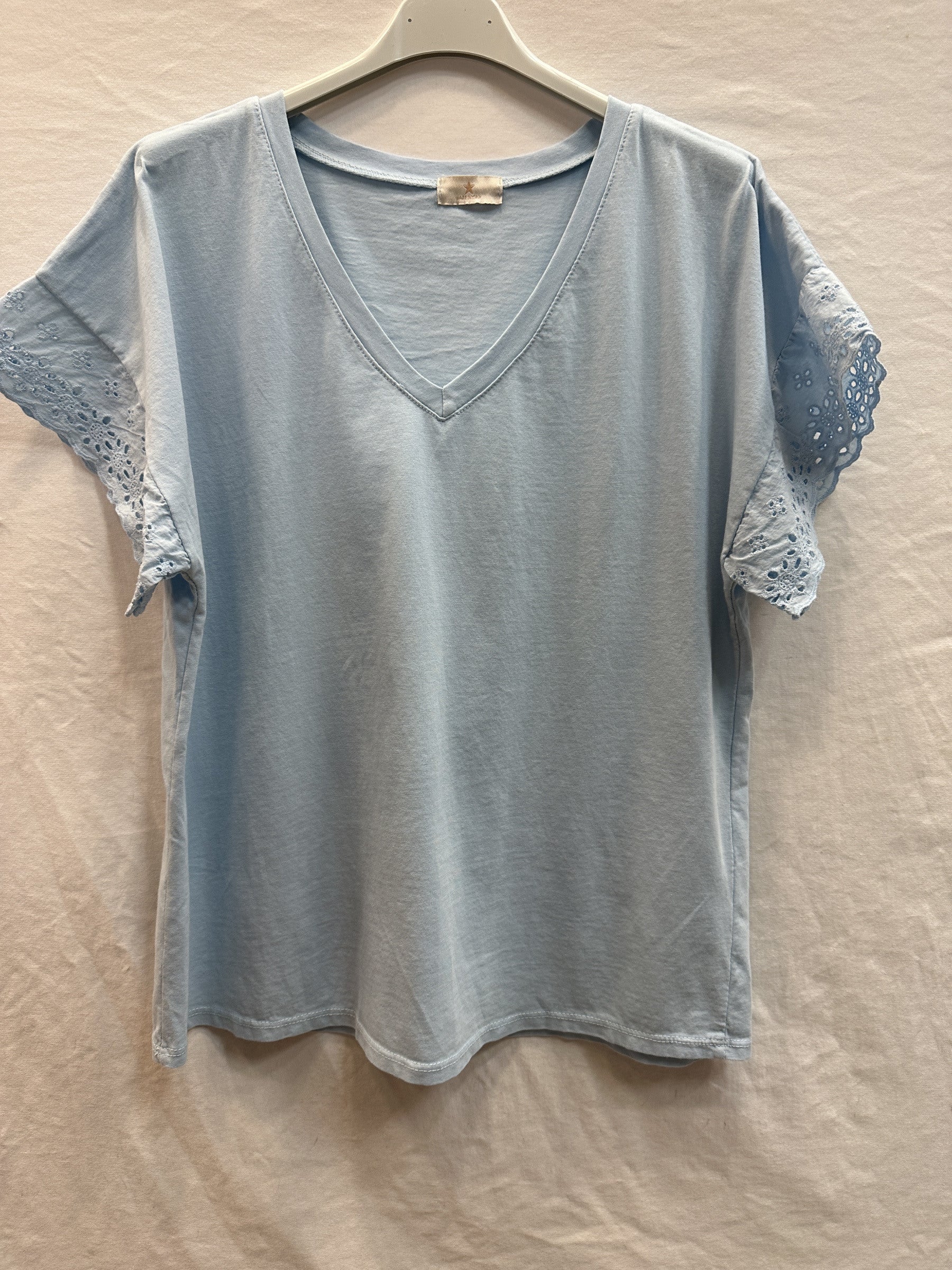 MYELSSB T-shirt with English Lace Sleeves Sky Blue