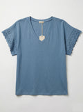MYELSJN T-shirt with English Lace Sleeves Jeans