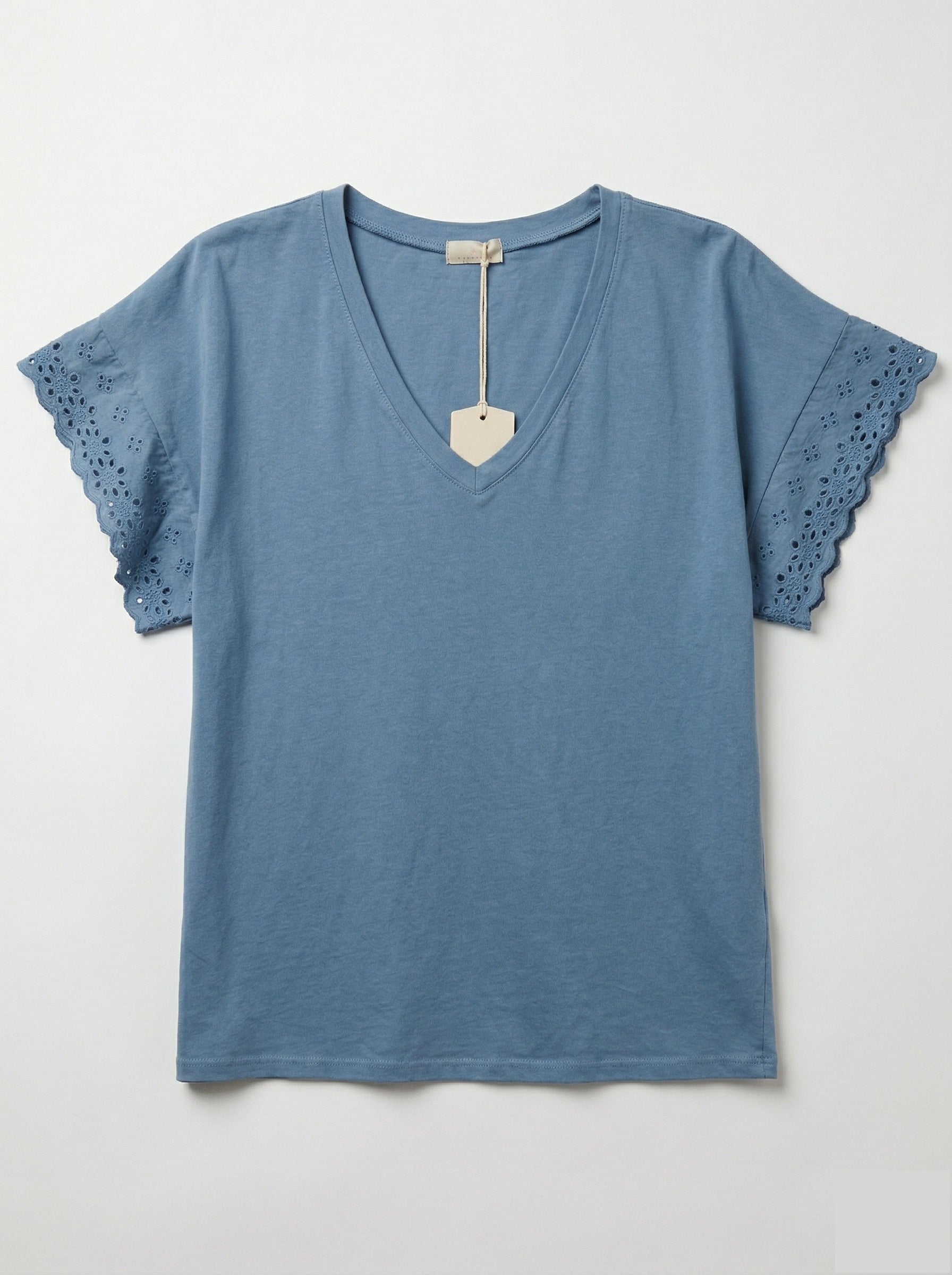 MYELSJN T-shirt with English Lace Sleeves Jeans