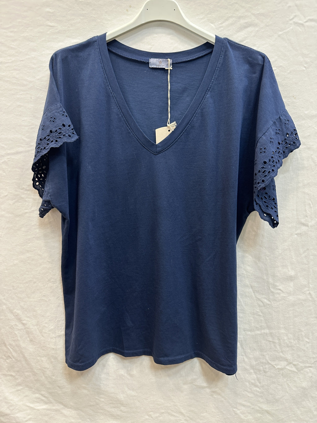 MYELSNV T-shirt with English Lace Sleeves Navy