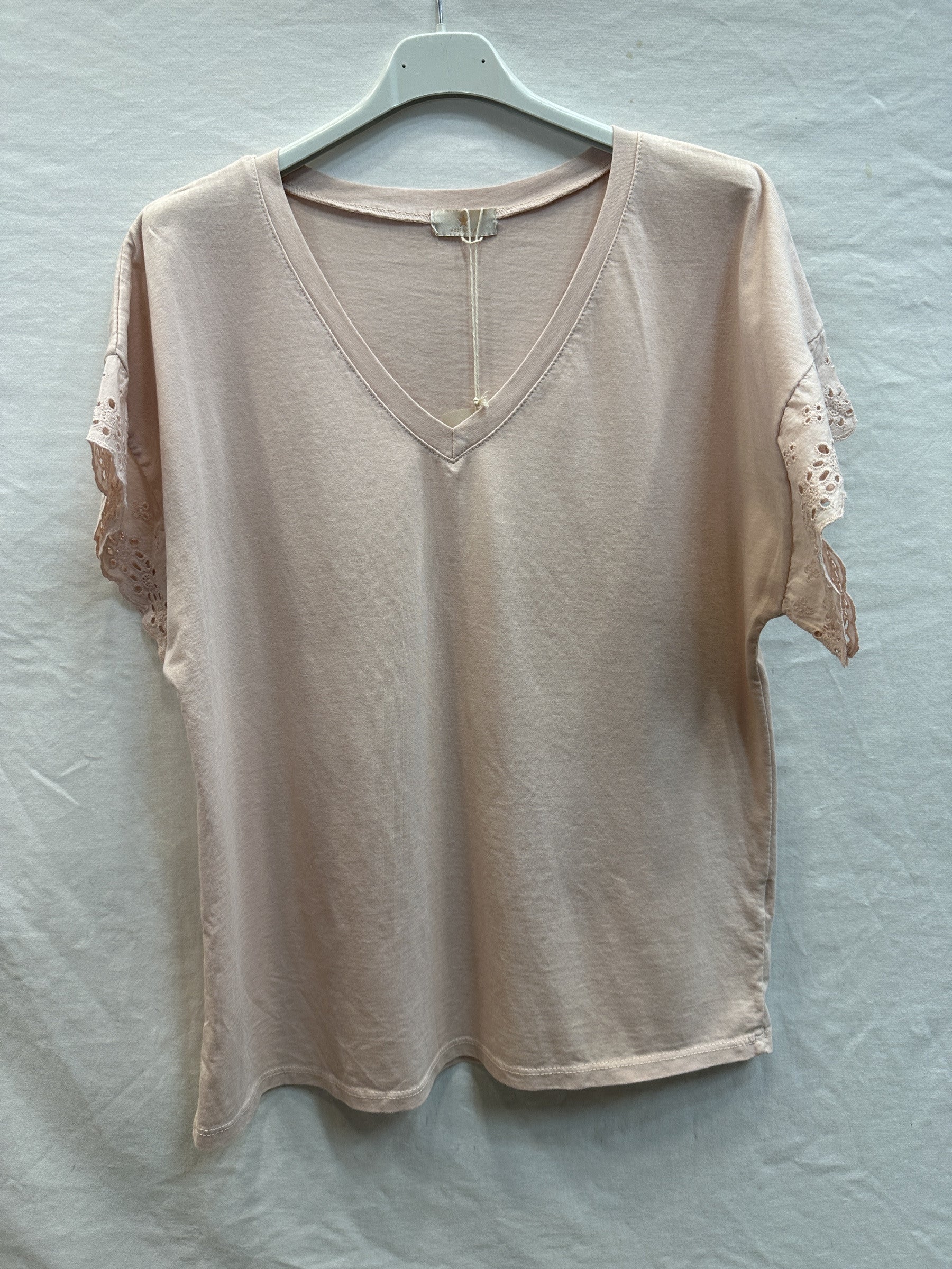 MYELSNU T-shirt with English Lace Sleeves Nude