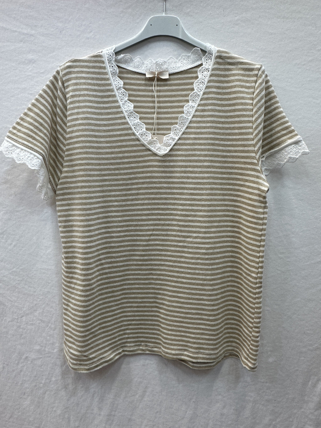 MYSVLBG Striped V-Neck Lace T-shirt Beige