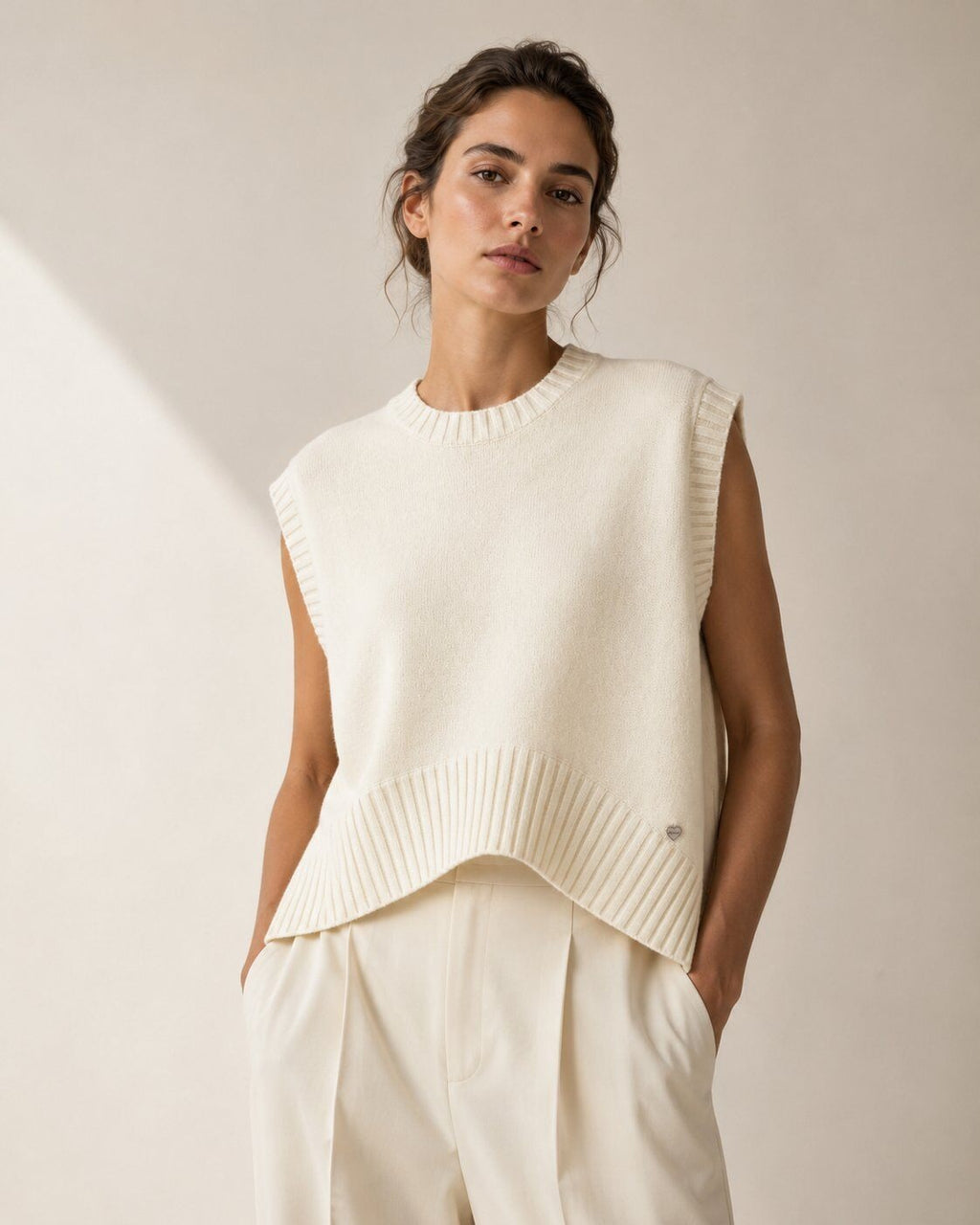 LUBXC4 White Boxy Knit Vest