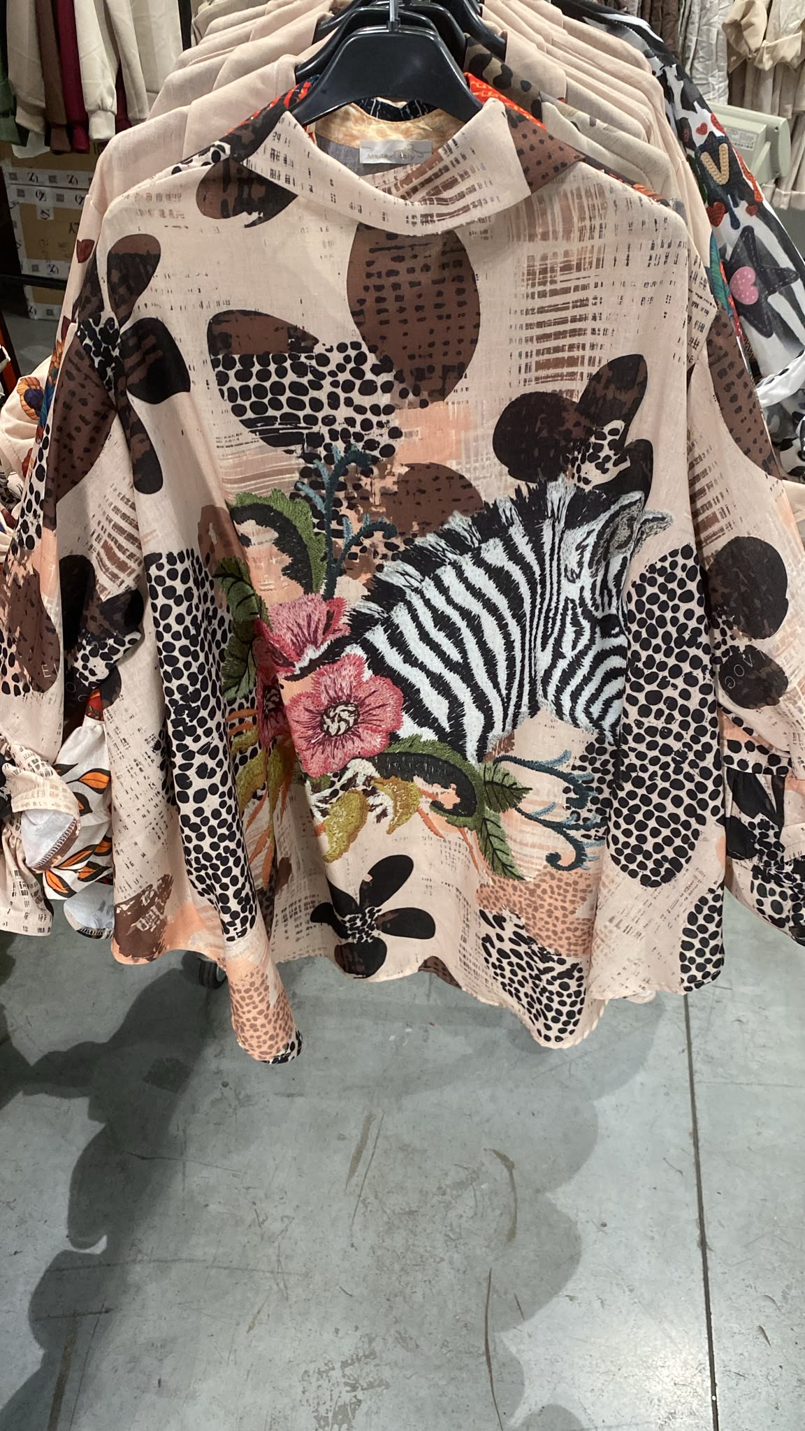 ZOZBHT Printed Zebra Heart Shirt Beige